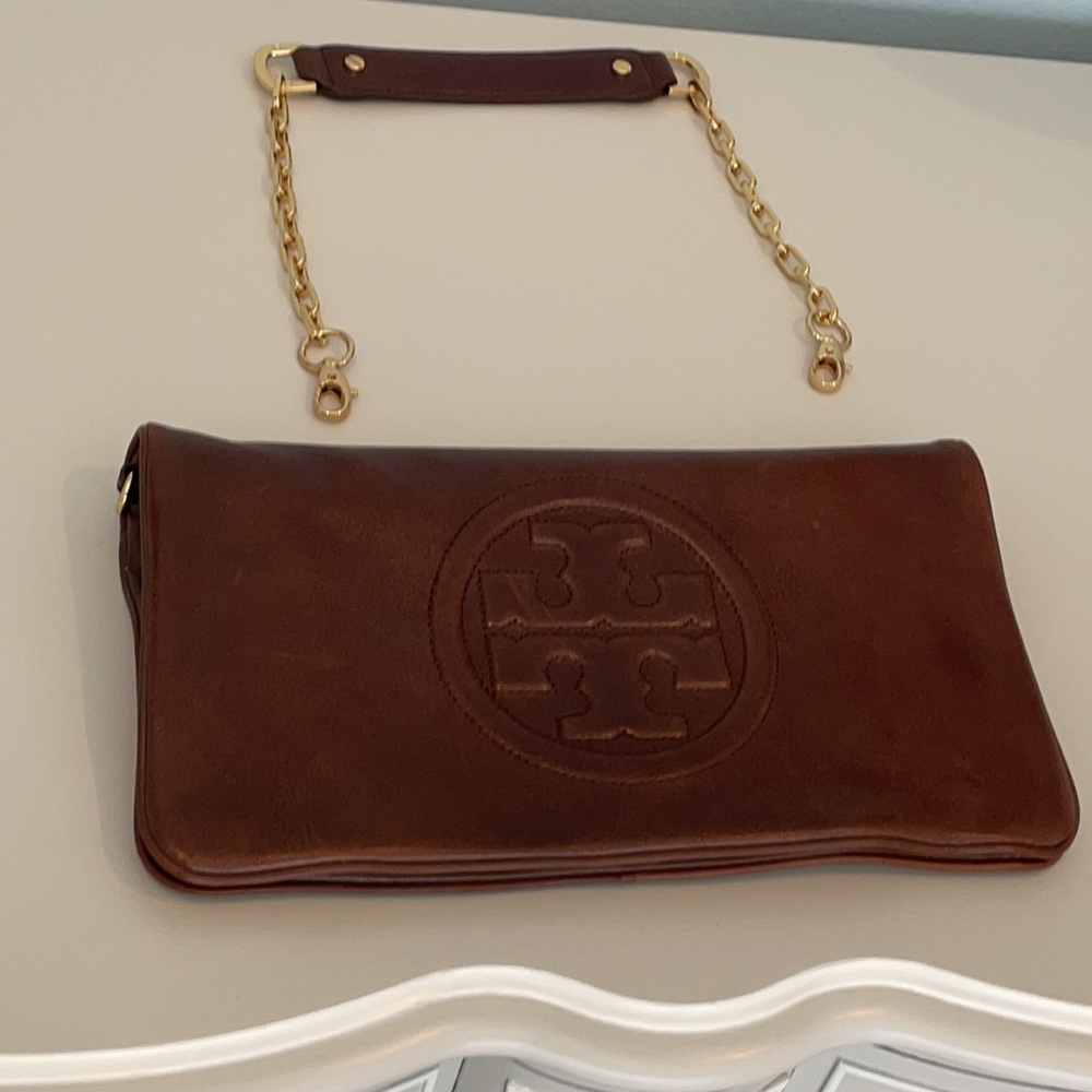 Tory Burch-leather Reva chain clutch- brown